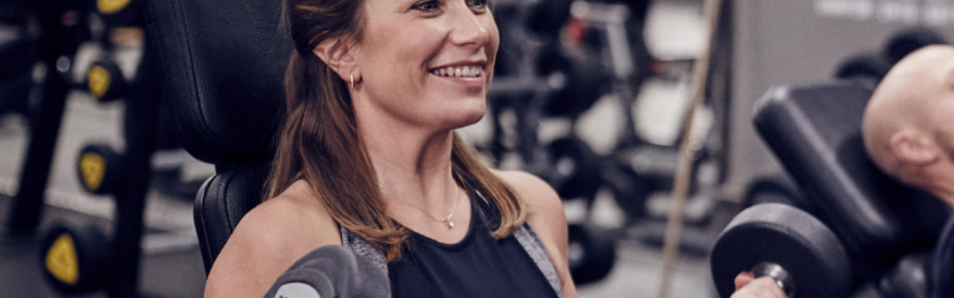 Tjej som provtränar på Fitness24Seven